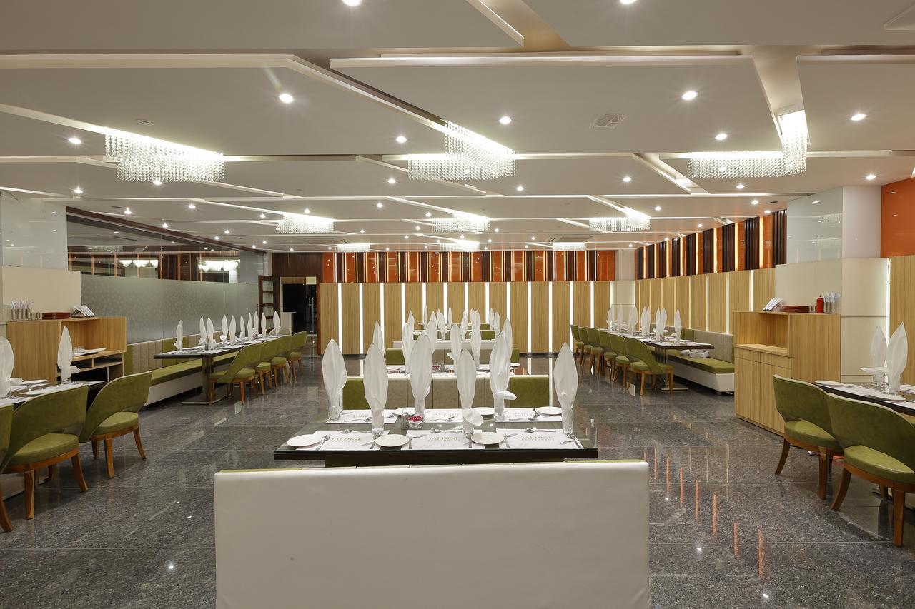 Hotel Luxura Godhra Δωμάτιο φωτογραφία